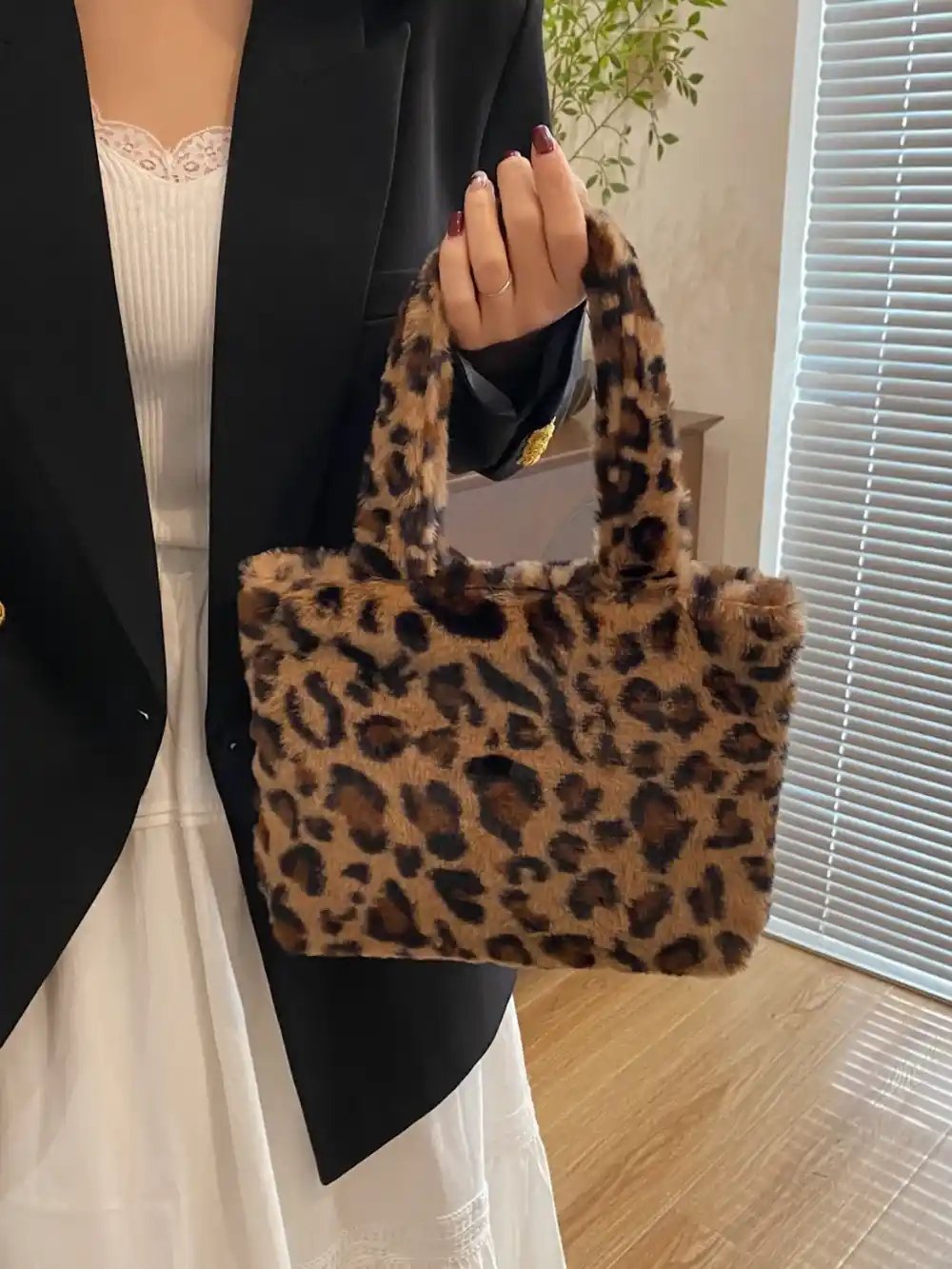 Leopard Fluff Handbag with Zip - MODALIFE