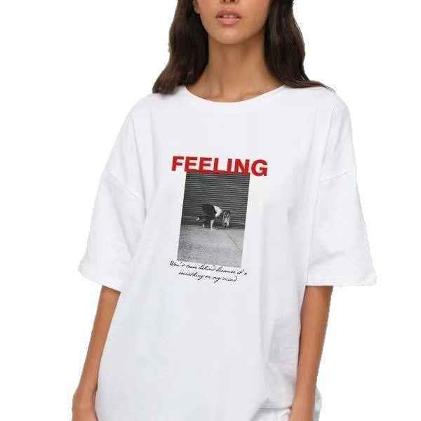Short sleeved T-shirt with letter pattern for women
