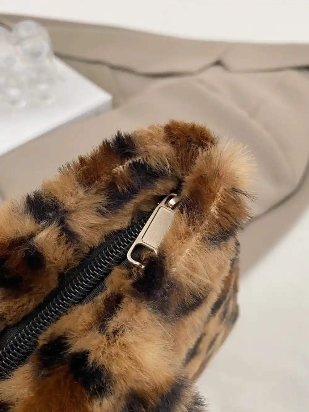 Leopard Fluff Handbag with Zip - MODALIFE